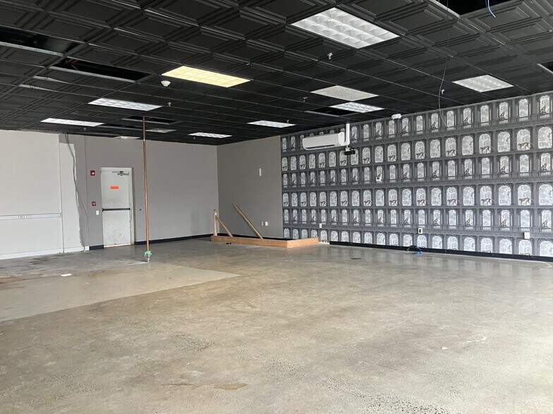 57 Loring Ave, Salem, MA à louer - Photo intérieure – Image 2 sur 7