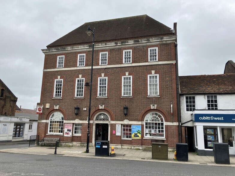 175 High St, Dorking à vendre - Photo de l’immeuble – Image 1 sur 2
