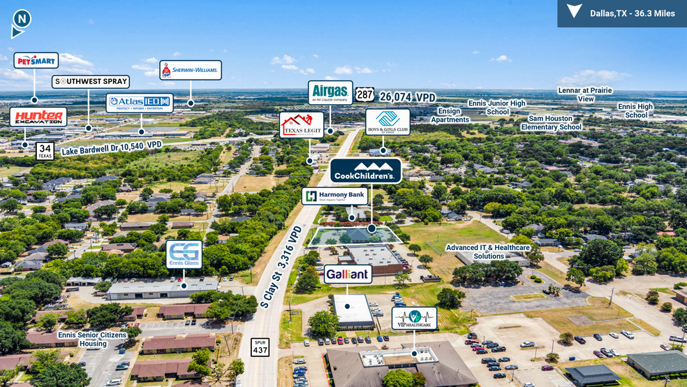 805 S Clay St, Ennis, TX à vendre - Photo de l’immeuble – Image 3 sur 5