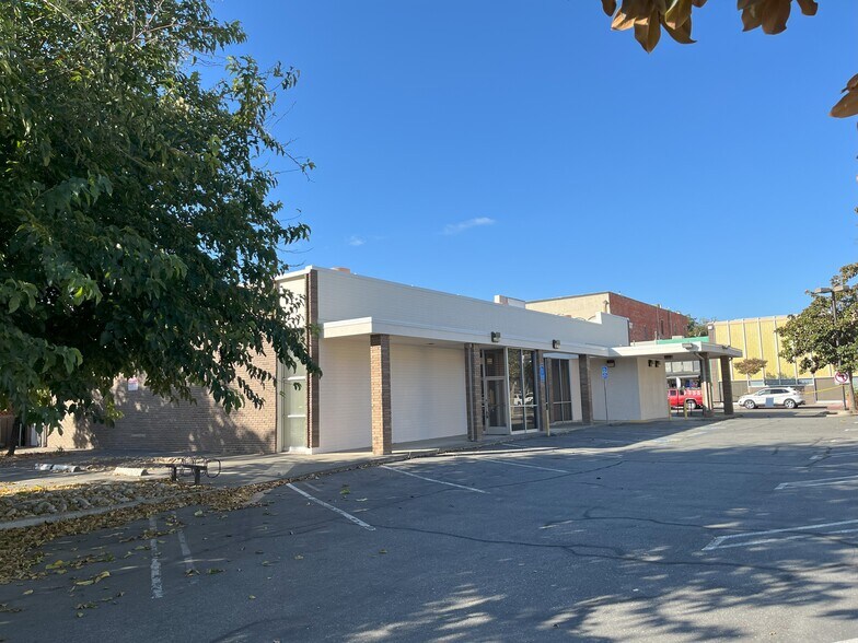 178 N 1st St, Dixon, CA à louer - Photo de l’immeuble – Image 2 sur 5