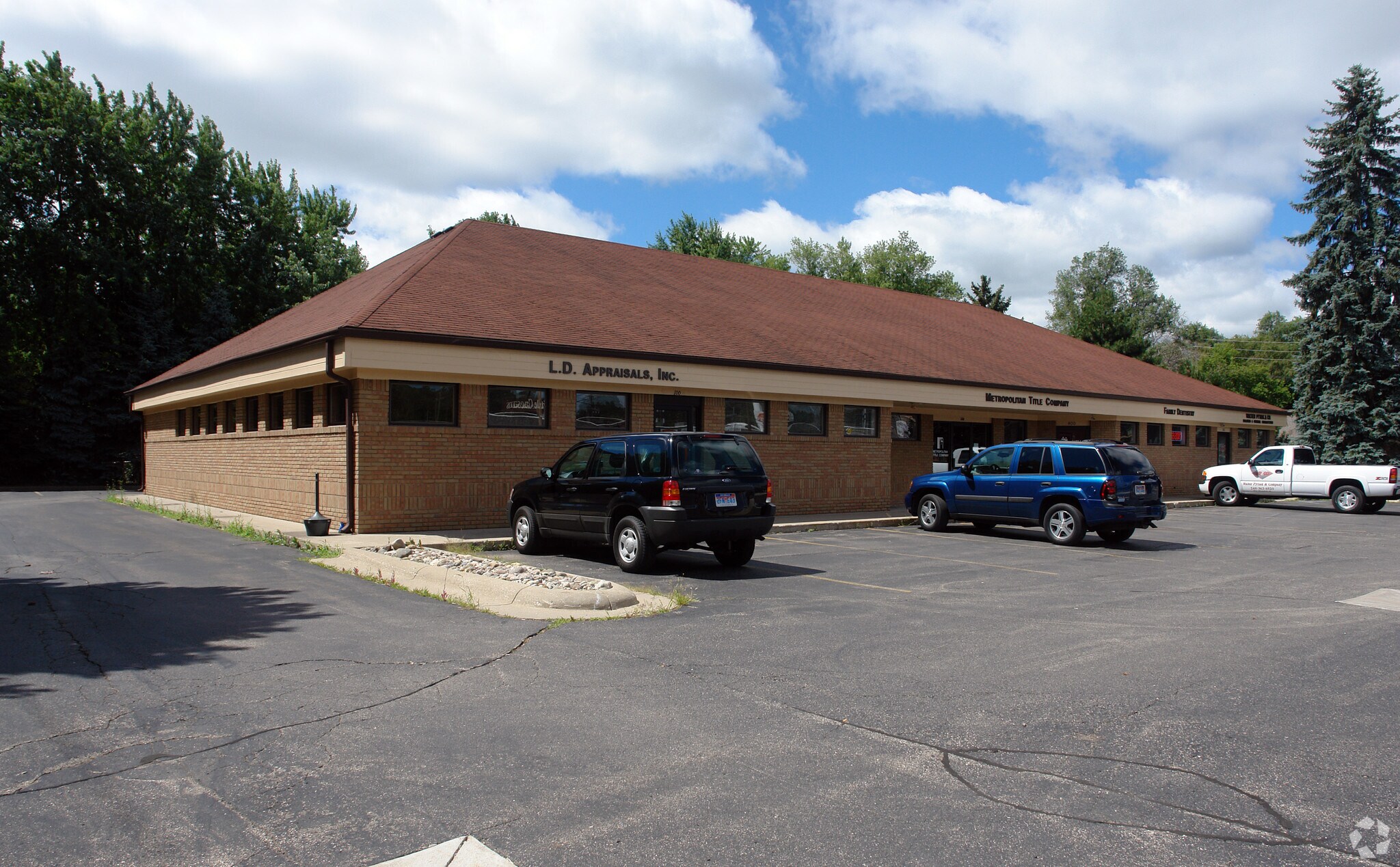 7805 Cooley Lake Rd, West Bloomfield, MI à vendre Photo de l’immeuble– Image 1 sur 8