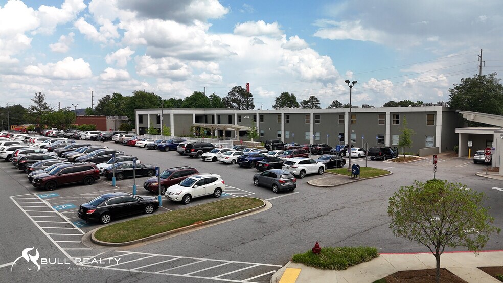 2550 Windy Hill Rd SE, Marietta, GA à louer - Photo de l’immeuble – Image 2 sur 32