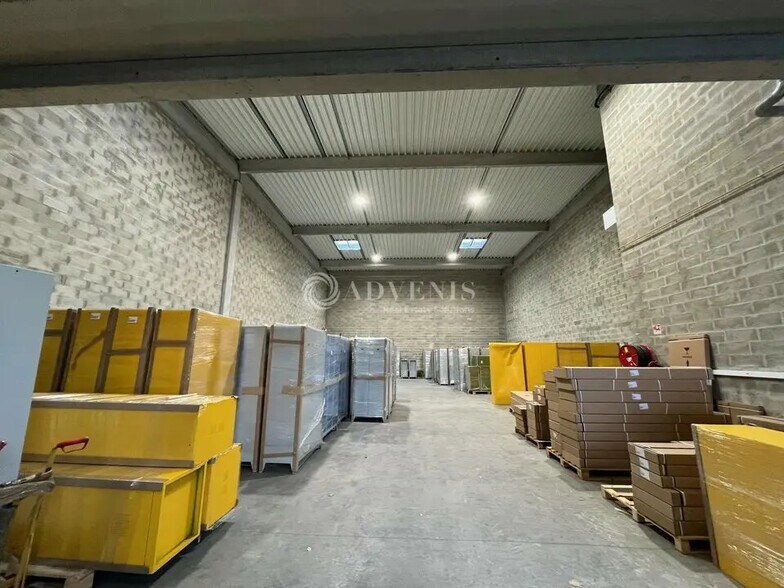 Local d’activités dans Élancourt à louer - Photo de l’immeuble – Image 3 sur 3