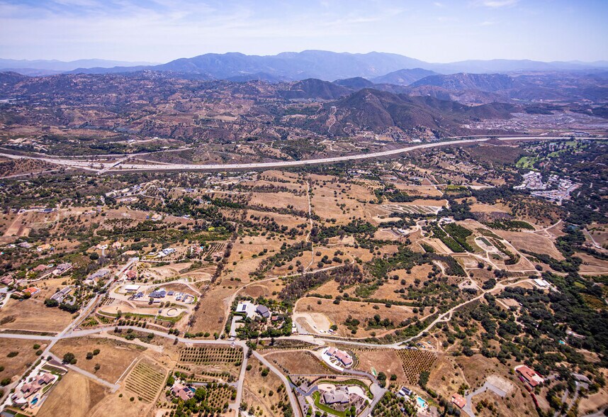 Rancho Alegre Rd, Fallbrook, CA à vendre - Photo de l’immeuble – Image 3 sur 5