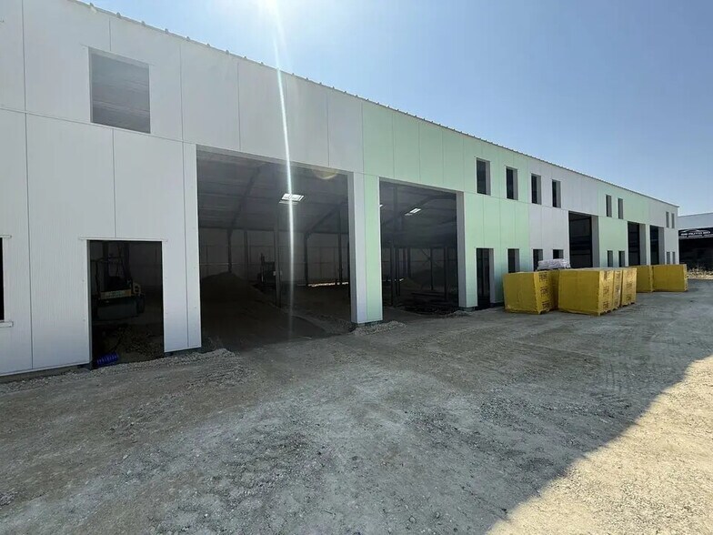 11 Rue Des Entreprises, Novillers à vendre - Photo de l’immeuble – Image 2 sur 10