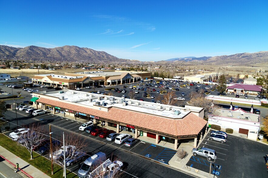 1121 W Valley Blvd, Tehachapi, CA à louer - Photo de l’immeuble – Image 3 sur 3