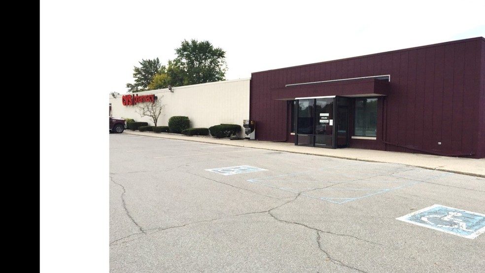 715 E Broadway St, Fortville, IN à louer - Photo de l’immeuble – Image 3 sur 6