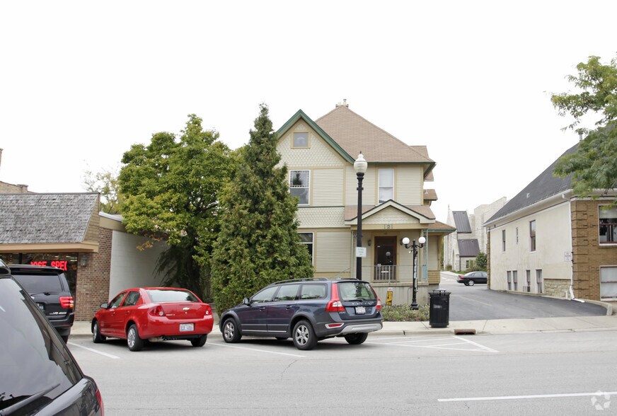 121 W Wesley St, Wheaton, IL à vendre - Photo de l’immeuble – Image 3 sur 6