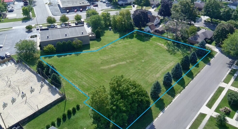 1210 Mayfair Dr, Janesville, WI à vendre - Photo de l’immeuble – Image 2 sur 6