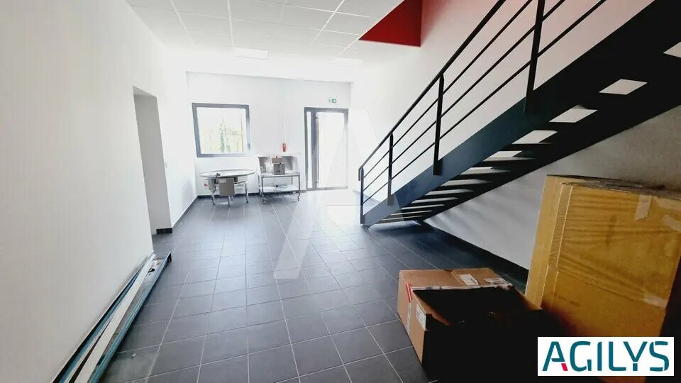 Local d’activités dans VILLEBON-SUR-YVETTE à louer - Photo de l’immeuble – Image 3 sur 5