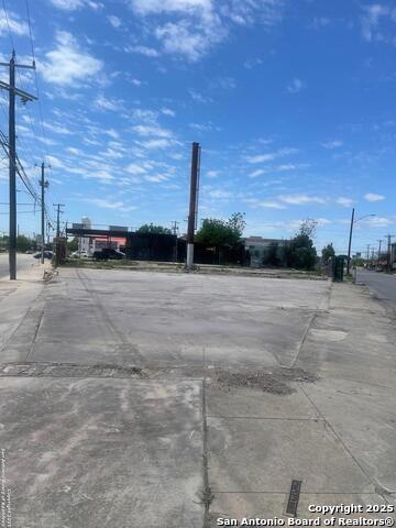 1501 S Flores St, San Antonio, TX à vendre Photo de l’immeuble– Image 1 sur 37