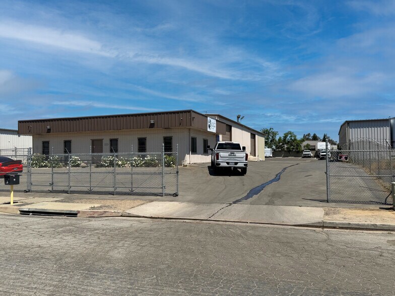 4114 Armour Ave, Bakersfield, CA à louer - Photo de l’immeuble – Image 2 sur 6