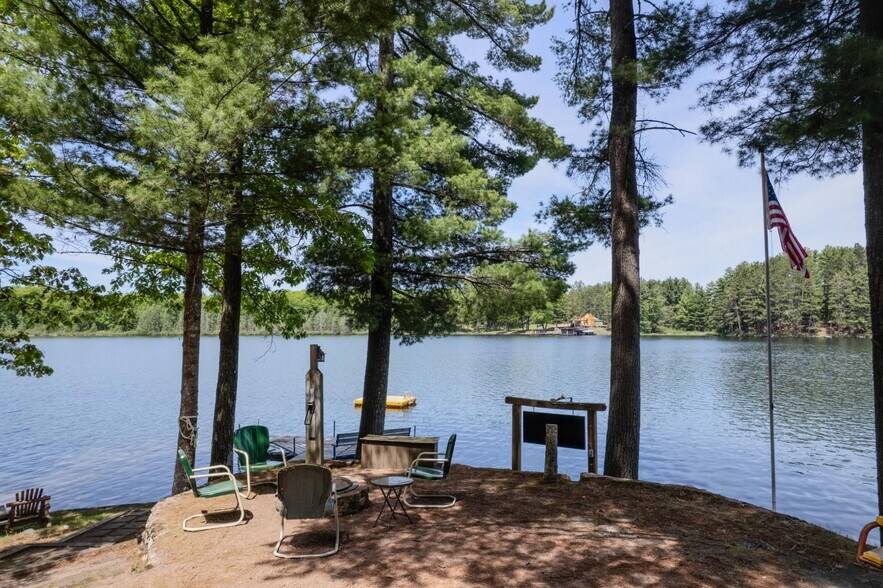8971 Thoroughfare Rd, Minocqua, WI à vendre - Photo de l’immeuble – Image 2 sur 16