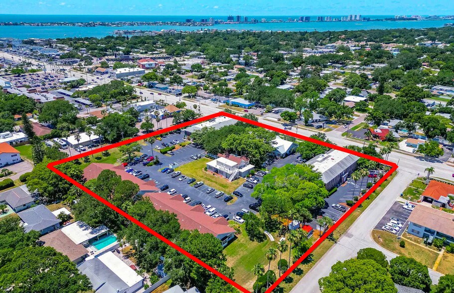 2401 W Bay, Largo, FL à louer - Photo de l’immeuble – Image 1 sur 2