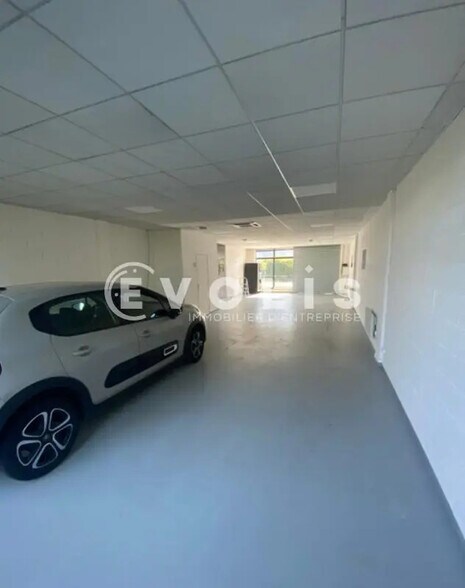 Local d’activités dans Les Ulis à louer - Photo de l’immeuble – Image 2 sur 5