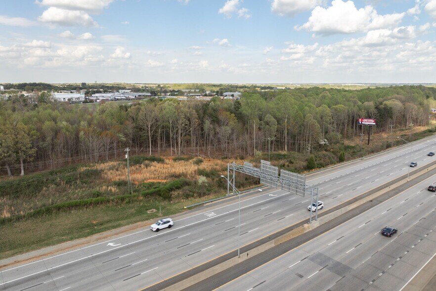 7806 Mccloud Rd, Greensboro, NC à vendre - Photo de l’immeuble – Image 3 sur 11