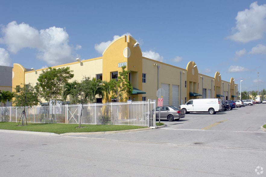 5920-5930 NW 99th Ave, Miami, FL à vendre - Photo de l’immeuble – Image 2 sur 16
