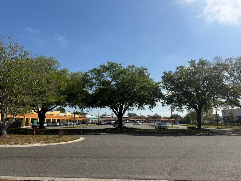 2425 Ridgecrest Ave, Orange Park, FL à vendre - Photo de l’immeuble – Image 3 sur 7
