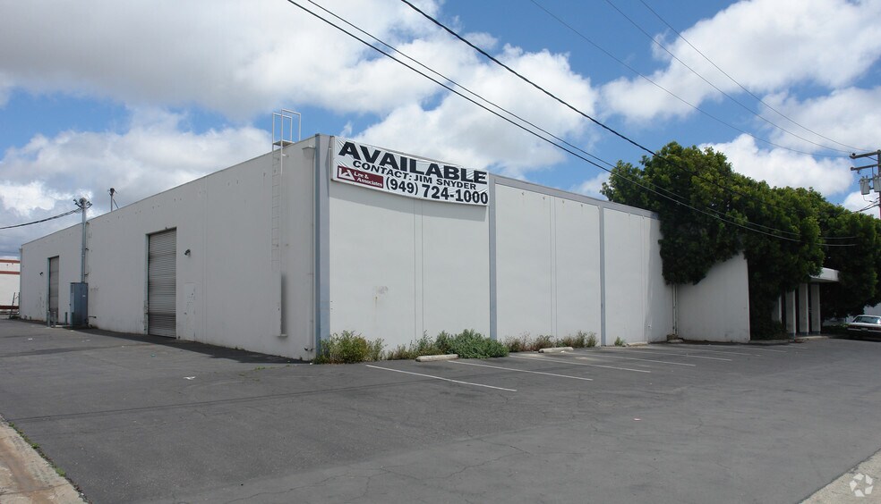 18050 Newhope St, Fountain Valley, CA à louer - Photo de l’immeuble – Image 3 sur 5