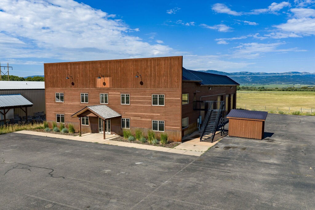 744 Rocky Road Industrial Loop, Driggs, ID à louer Photo de l’immeuble– Image 1 sur 8