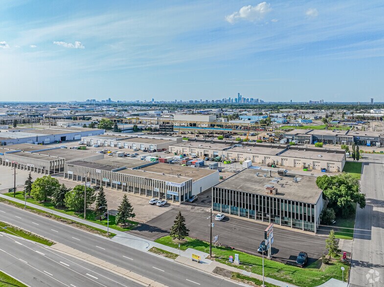 8708-8722 51 Av NW, Edmonton, AB à louer - Aérien – Image 3 sur 6