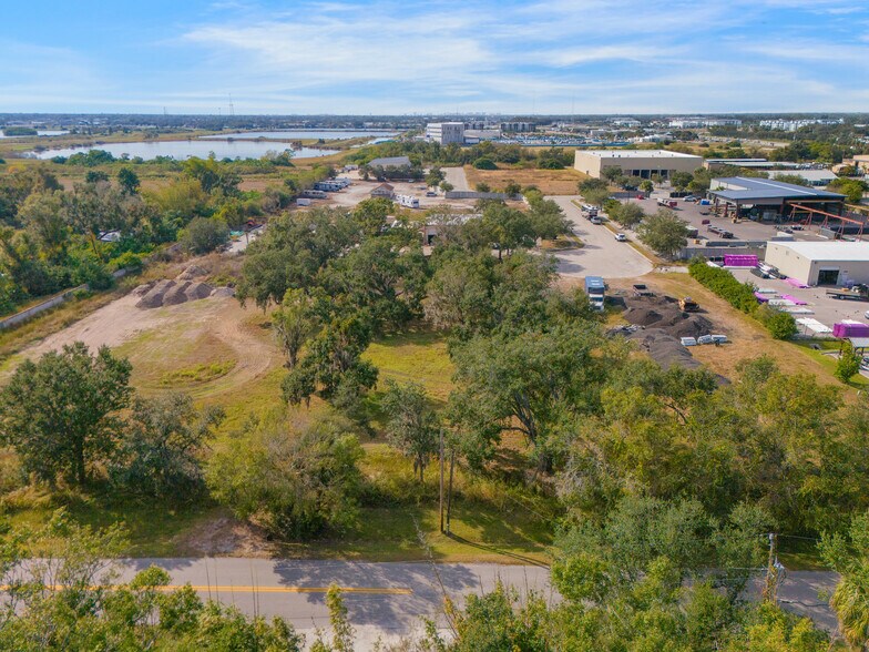 7600 Artemus Cir, Sarasota, FL à vendre - Photo de l’immeuble – Image 2 sur 6