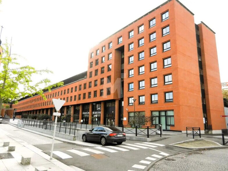 Bureau dans Évry-Courcouronnes à louer - Photo de l’immeuble – Image 2 sur 5