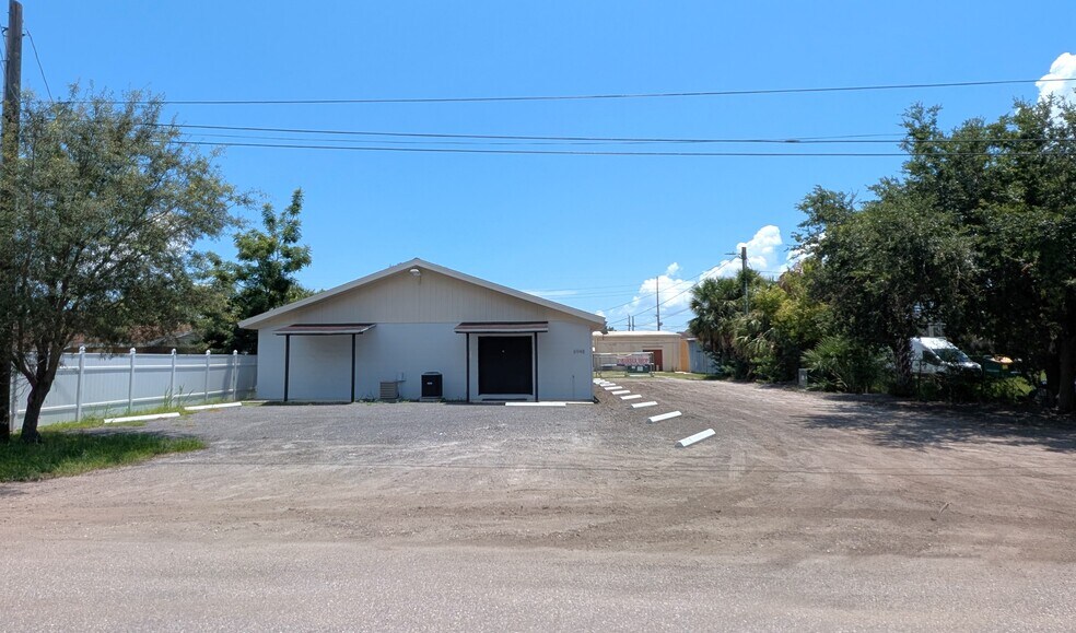 6948 W Mohawk Ave, Tampa, FL à louer - Photo de l’immeuble – Image 2 sur 21