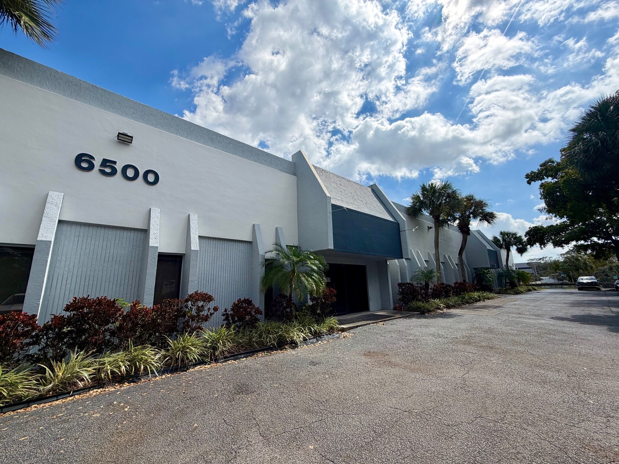 6500 NW 15th Ave, Fort Lauderdale, FL à louer Photo de l’immeuble– Image 1 sur 23