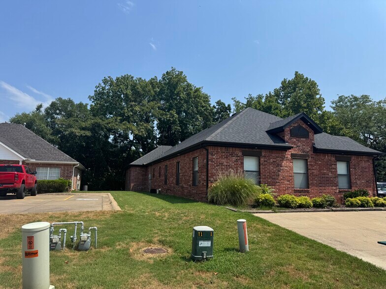 1830 Shelby Ln, Fayetteville, AR à vendre - Photo de l’immeuble – Image 3 sur 13