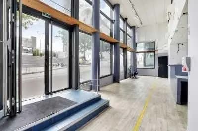 Local commercial dans Paris à louer - Photo de l’immeuble – Image 3 sur 5