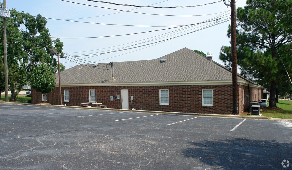 5766 Carmichael Pky, Montgomery, AL à louer - Photo de l’immeuble – Image 3 sur 6