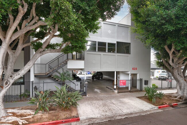 Plus de détails pour 629 2nd St, Encinitas, CA - Bureau à vendre