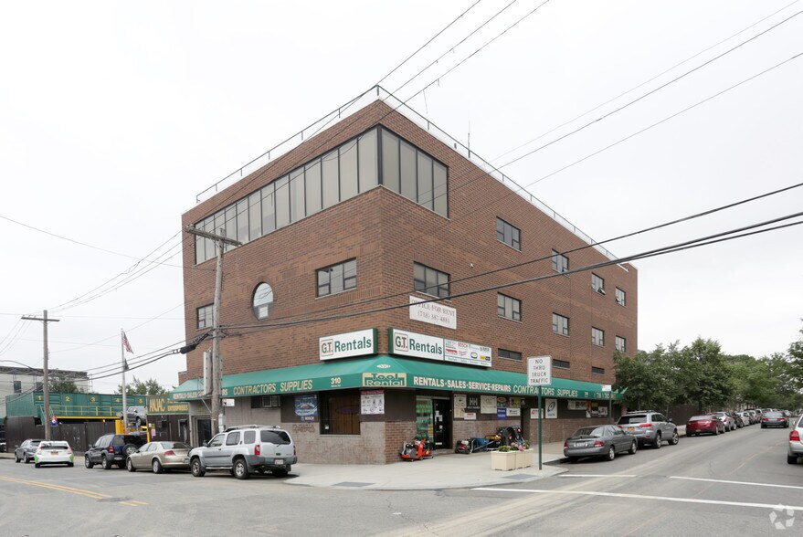 310 Nassau Ave, Brooklyn, NY à louer - Photo de l’immeuble – Image 1 sur 1