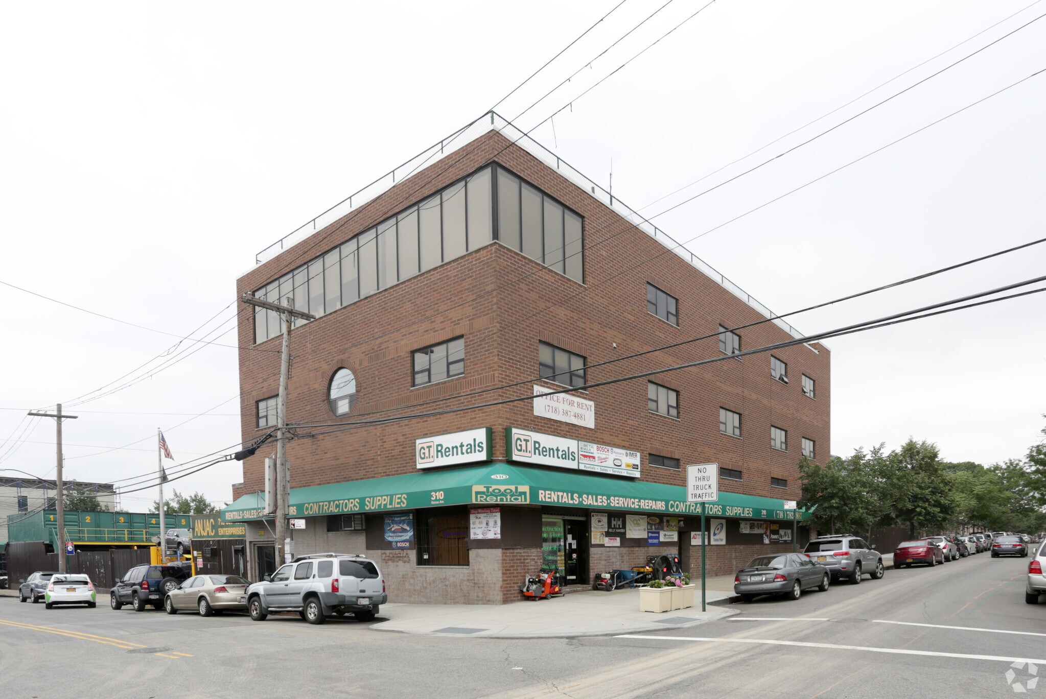 310 Nassau Ave, Brooklyn, NY à louer Photo de l’immeuble– Image 1 sur 2
