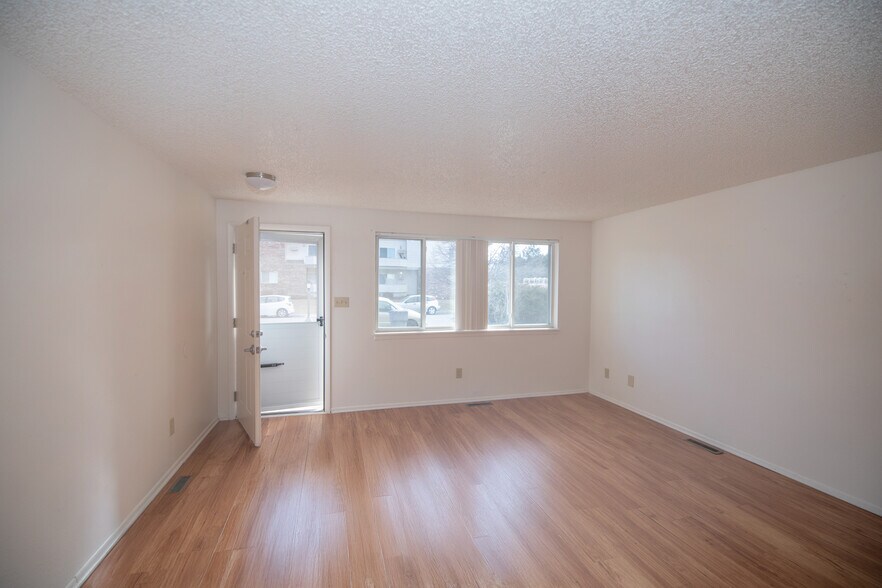 216 E Saint Clair Ave, Longmont, CO à vendre - Photo de l’immeuble – Image 2 sur 29