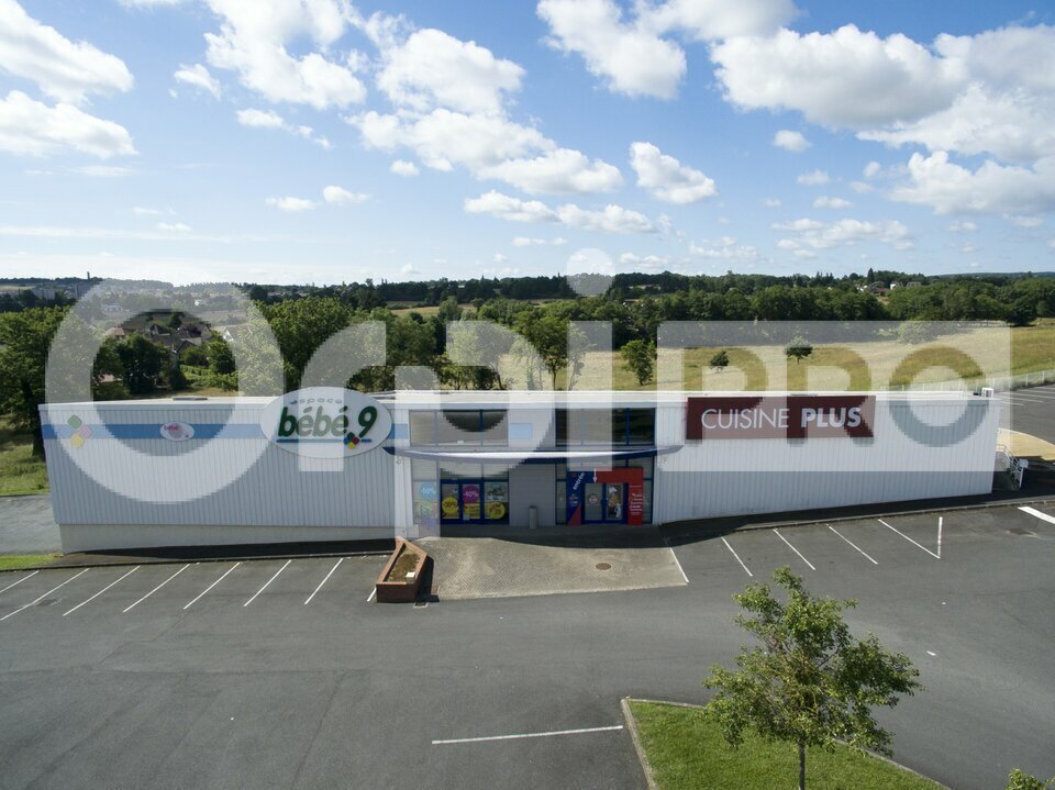 Local commercial dans Prémilhat à louer Photo de l’immeuble– Image 1 sur 9