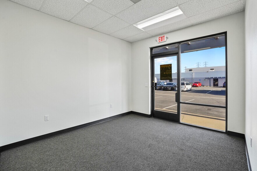 15131-15151 Goldenwest Cir, Westminster, CA à louer - Photo de l’immeuble – Image 2 sur 5