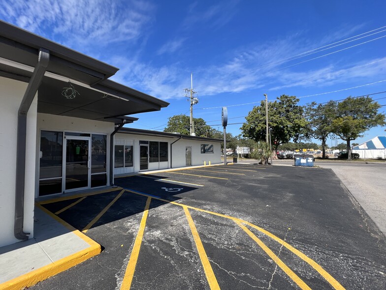 8610 N Suwanee Ave, Tampa, FL à vendre - Photo de l’immeuble – Image 3 sur 46