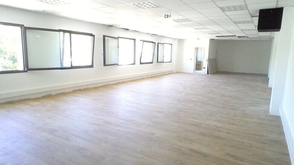 Bureau dans Aubagne à louer - Photo de l’immeuble – Image 2 sur 5