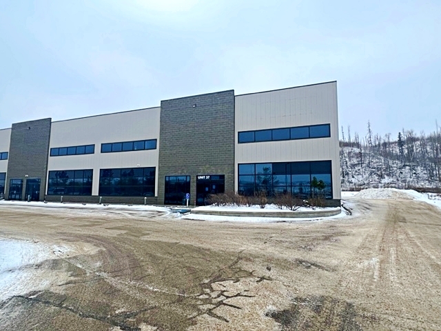 885 Memorial Dr, Wood Buffalo, AB à louer - Photo de l’immeuble – Image 3 sur 25