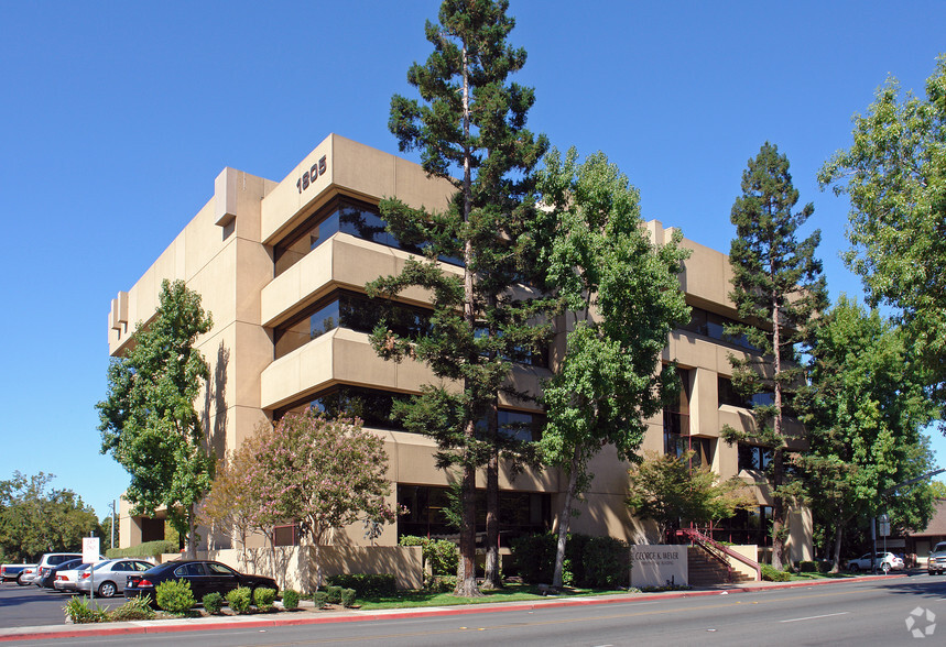 1805 N California St, Stockton, CA à louer - Photo principale – Image 1 sur 7