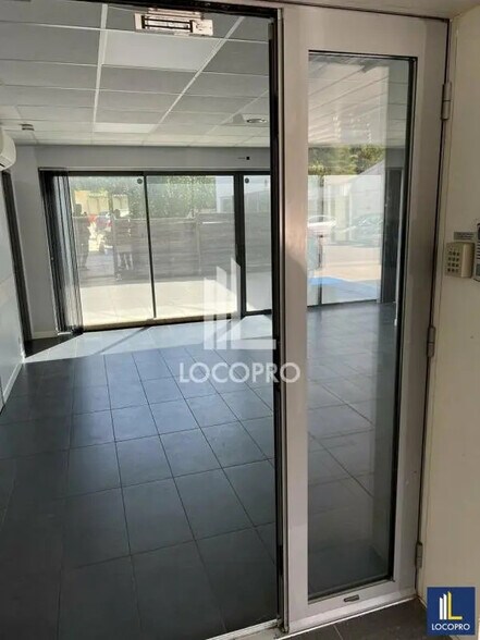 Local commercial dans Aix-en-Provence à louer - Photo de l’immeuble – Image 3 sur 7