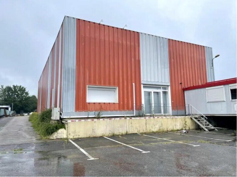 Bureau dans Coignières à louer - Photo de l’immeuble – Image 3 sur 3