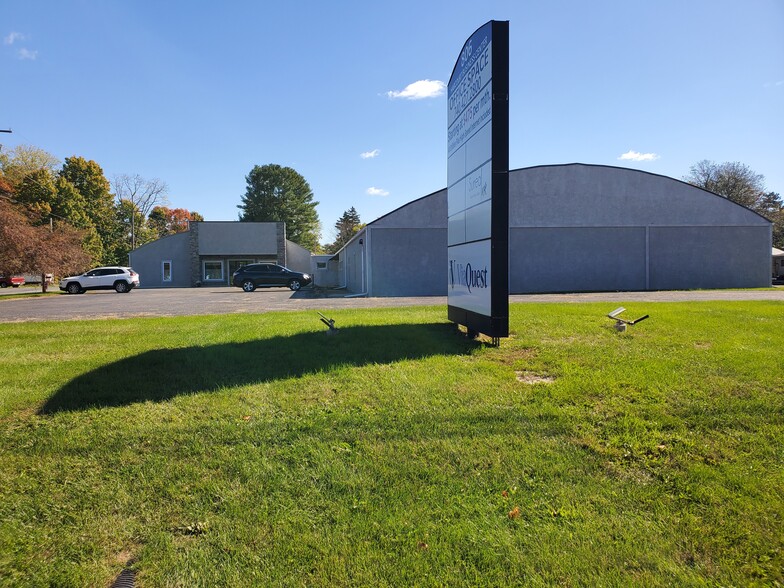 806 Harcourt Rd, Mount Vernon, OH à louer - Photo de l’immeuble – Image 1 sur 14