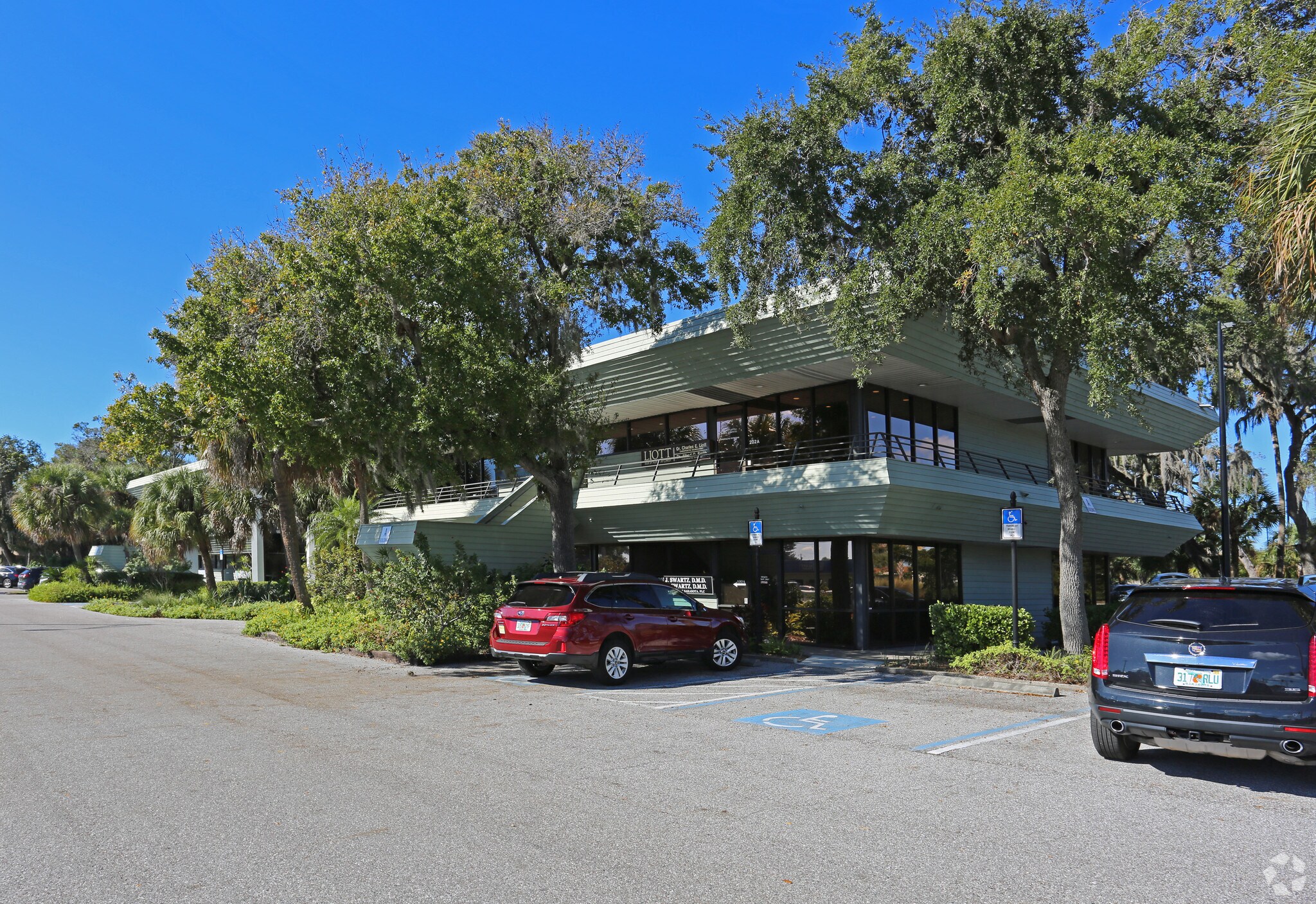 2477 Stickney Point Rd, Sarasota, FL à vendre Photo principale– Image 1 sur 2