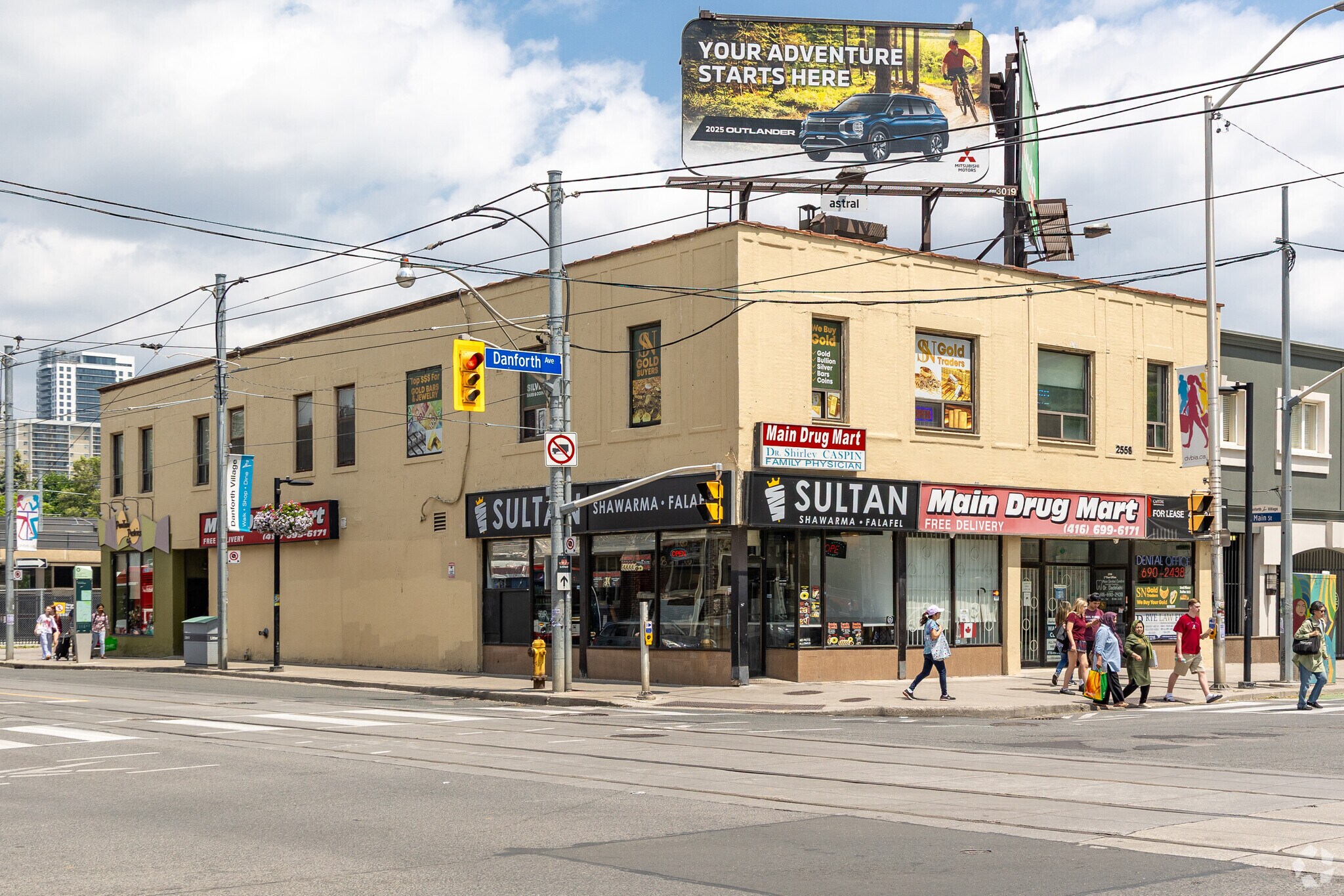 2558 Danforth Av, Toronto, ON à louer Photo de l’immeuble– Image 1 sur 3