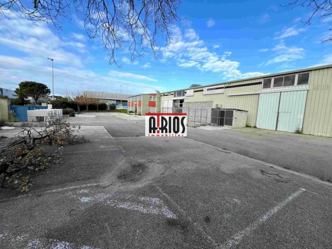 Local d'activités dans La Farlède à vendre Photo de l’immeuble– Image 1 sur 12