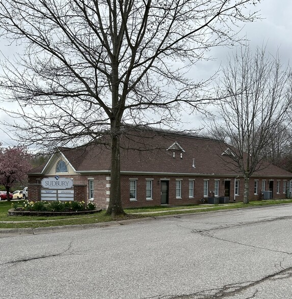 2201 Sudbury Dr, Bloomington, IN à vendre - Photo de l’immeuble – Image 2 sur 14