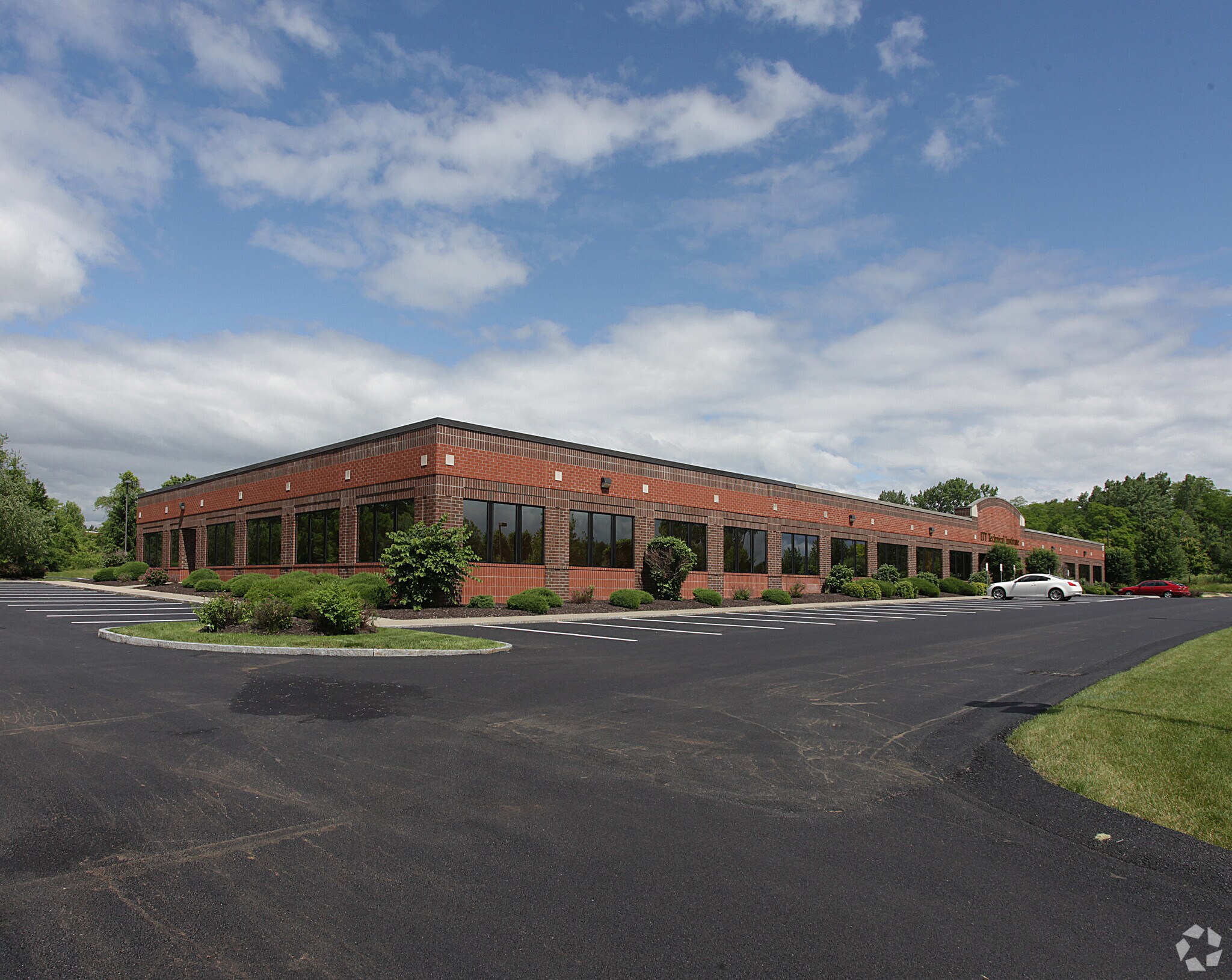 13 Airline Dr, Albany, NY à louer Photo principale– Image 1 sur 4